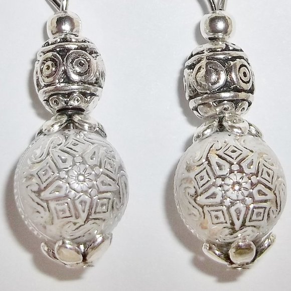 White Dangle Earrings NWT Beaded Dangle Drop Set Pair Jewelry Gift Girl 3994 - Picture 5 of 5